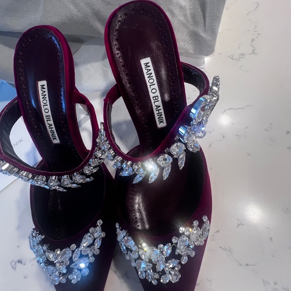 MANOLO BLAHNIK - LURUM - Burgundy VELVET Crystal Embellished - Picture 6 of 16